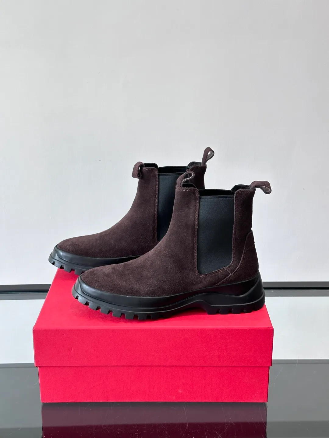Men's men's shoes 💰960 FERRAGAMO Chelsea boots, super A Chelsea shoes equipped with thick outsole, minimalist design exudes modern charm. Imported leather surface, good texture, leather lining, easy to wear!  size: 39-44 (38.45.46 customized)